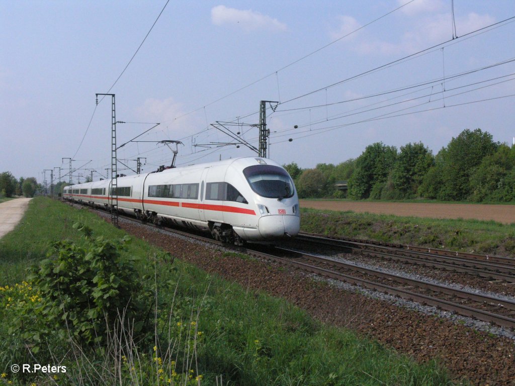 Ein 411er zieht bei Obertraubling vorbei in Richtung Passau. 01.05.09