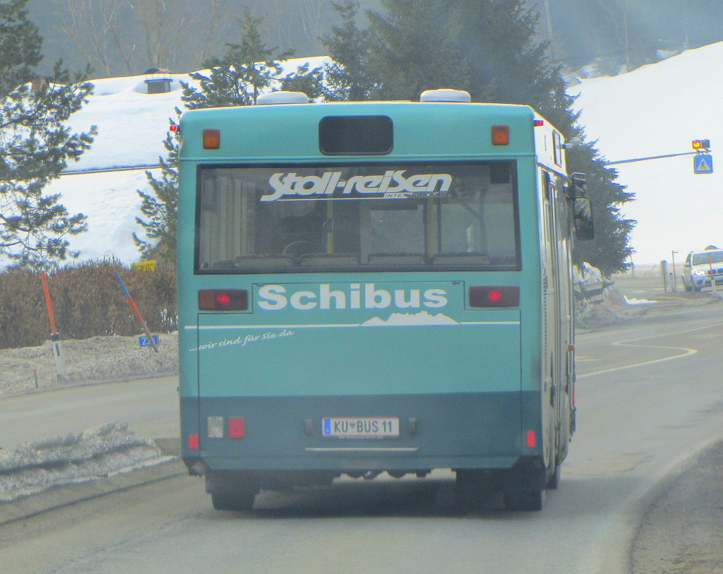 Ein alter Mercedes (O 405) als Skibus am 4.3.2012 bei S�ll.