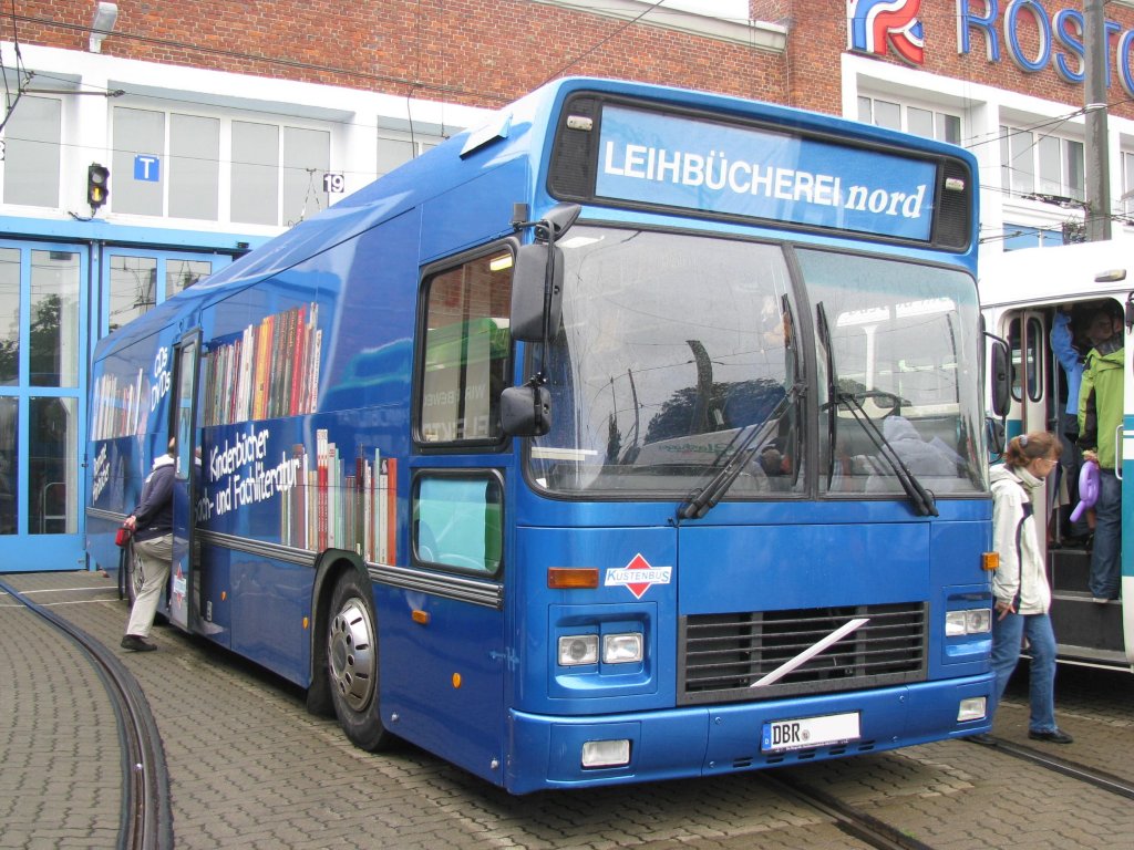 Ein B�cherbus aus dem Landkreis Bad Doberan (DBR) anl��lich 130 Jahre Strba in Rostock [27.08.2011]

