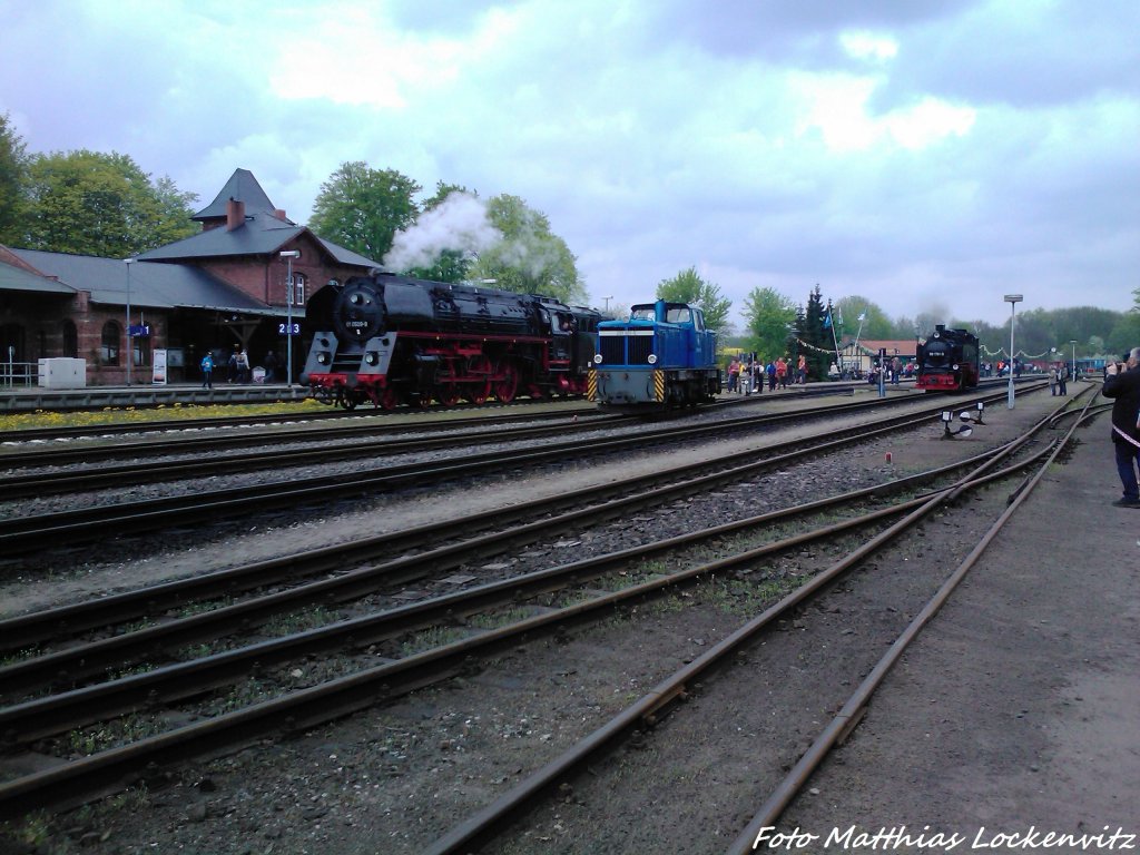 Ein Gro�es Highlight war das Gro�e & Kleine nebeneinanderstehen der Loks in Putbus am 11.5.13