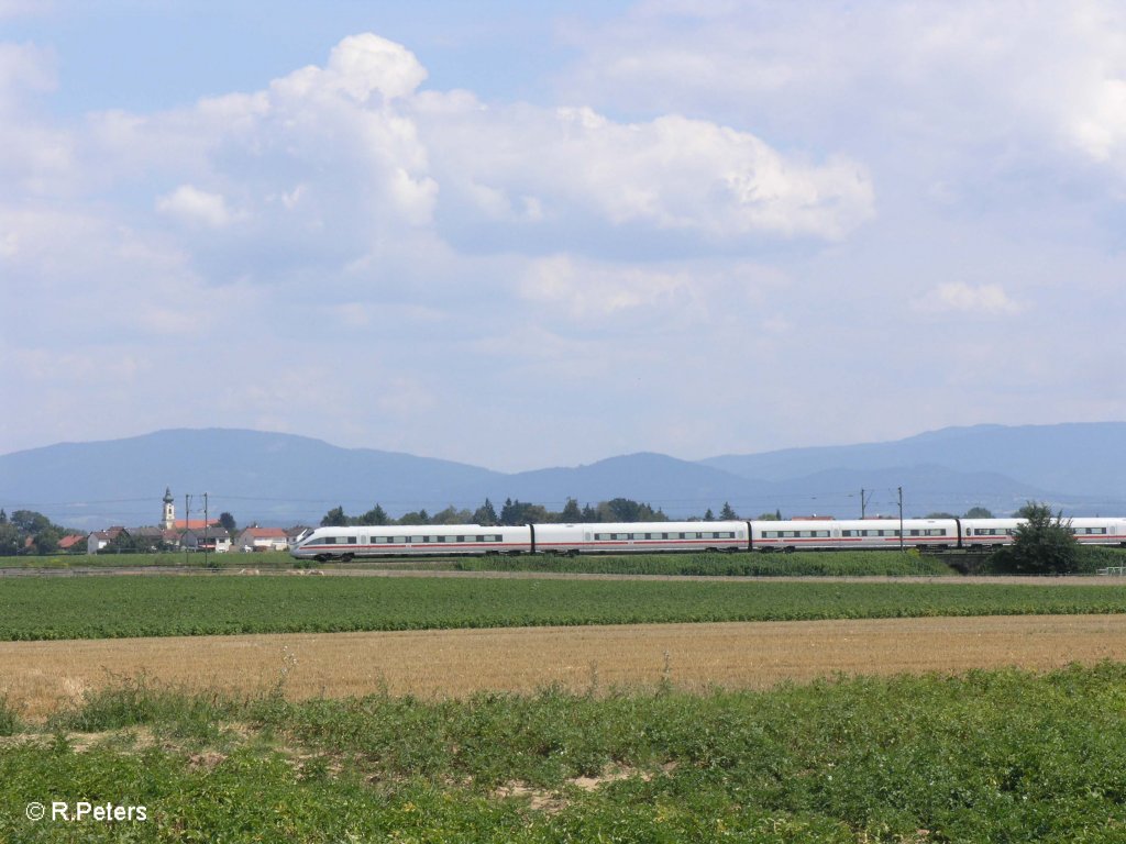 Ein ICE-T (ICE 28)auf den Weg nach Nrnberg kurz hinter Plattling. 08.08.09