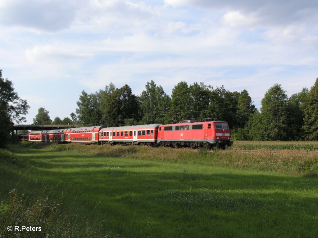 Eine 111er mit ein RE Passau bei Schwarzwhr. 08.08.09