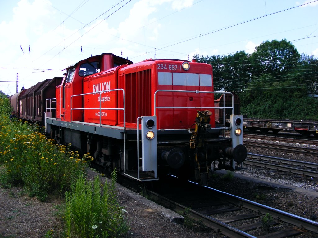 Eine DB 294 ist am 23.07.2010 mit einem Gterzug im Bahnhof Bochum-Nord unterwegs.