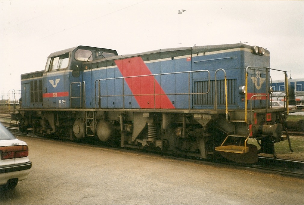 Einzige schwedische Rangier-und Streckendiesellok ist die Baureihe T44.Hier ist es T44 323 die in Trelleborg wartete.