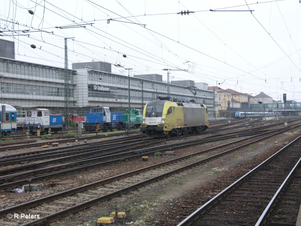 ES62 U2 012 rollt solo durch Regensburg HBF. 01.05.09