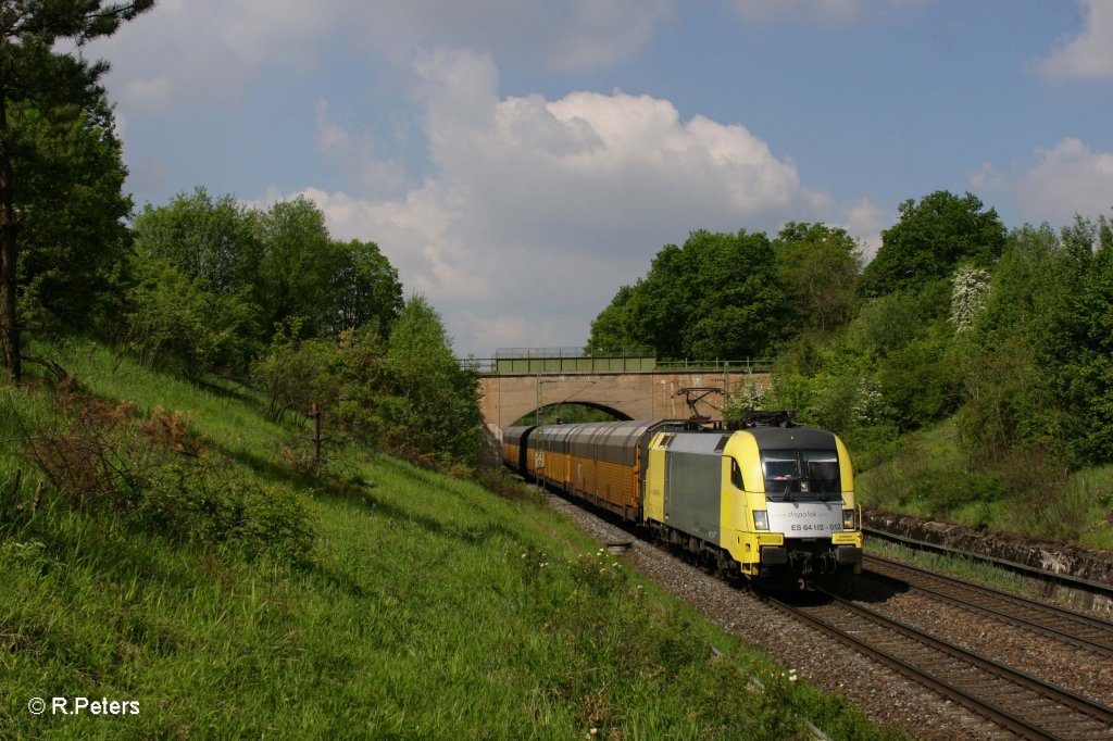 ES64 U2 012 mit BMW-Zug bei Postbauer-Heng. 13.05.11