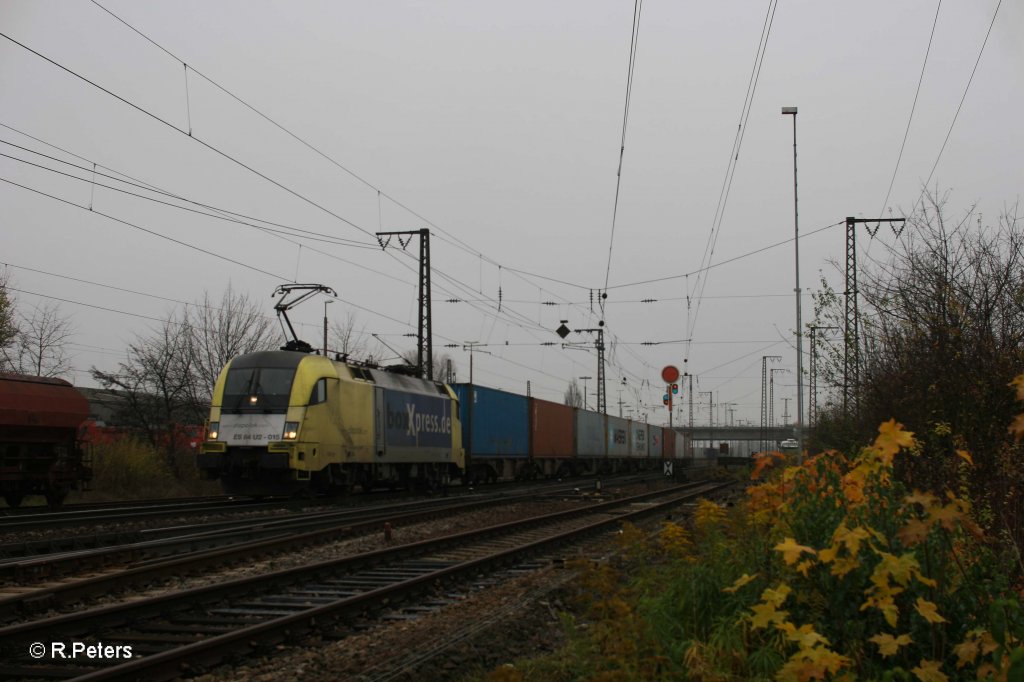 ES64 U2-015 mit Containerzug in regnebsurg Ost. 17.11.12