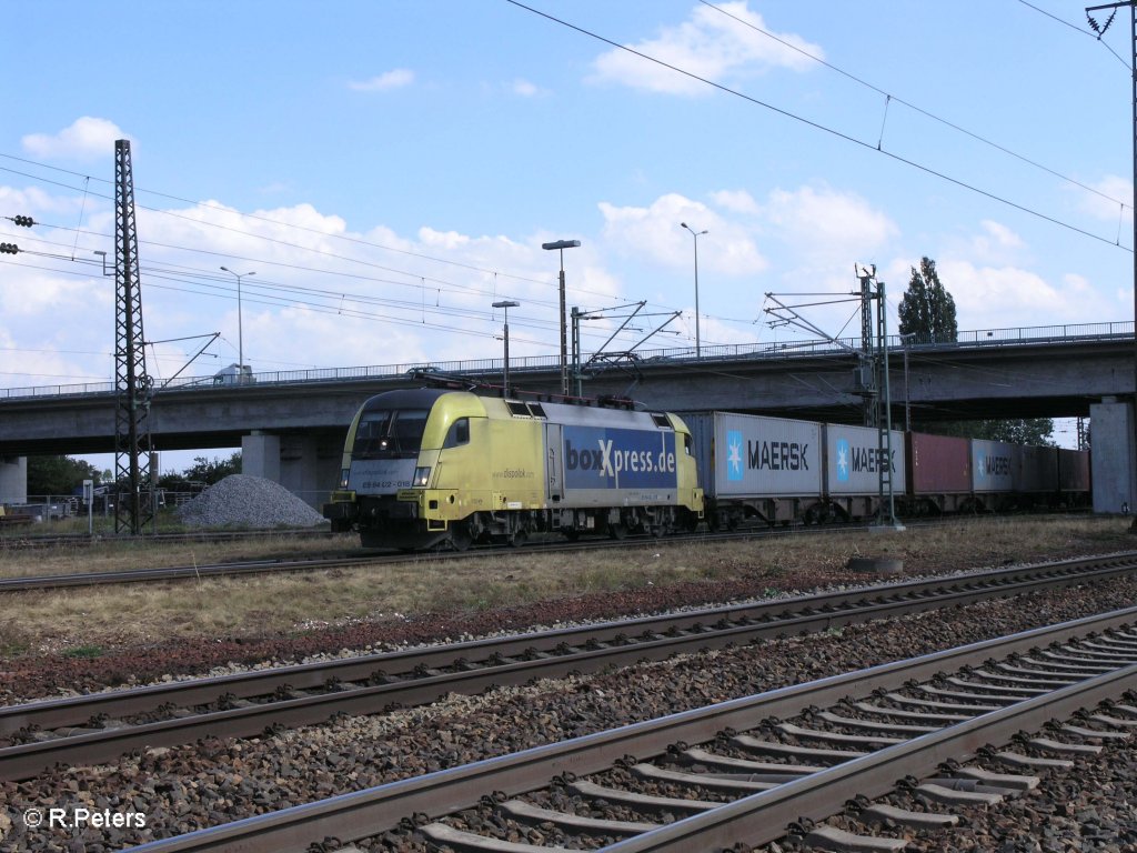 ES64 U2 018 verlsst Regensburg Ost mit ein Containerzug. 27.08.09