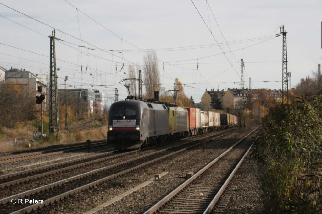 ES64 U2-033 und ES64 F4-026 mit Transped am Heimeranplatz in Mnchen. 04.11.10