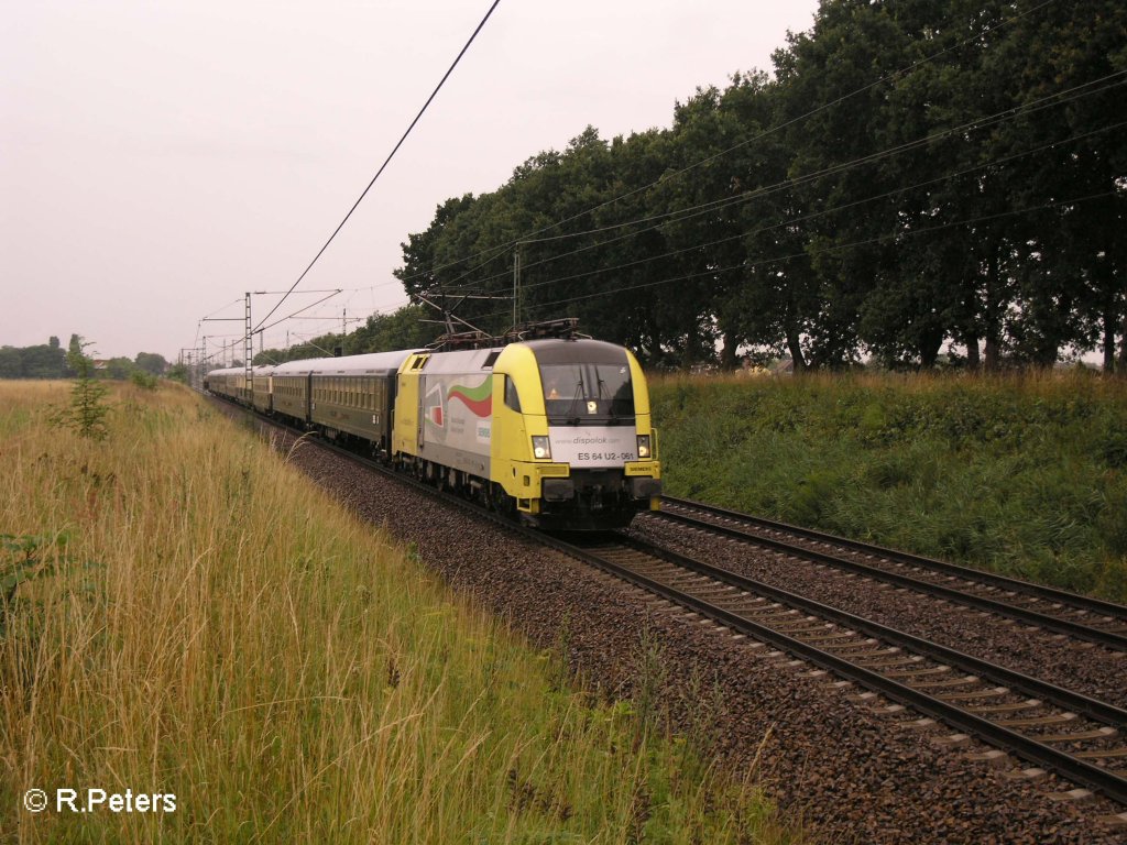 ES64 U2 061 zieht bei Jacobsdorf(Mark) den Classic Corier nach Frankfurt/Oder.13.07.08