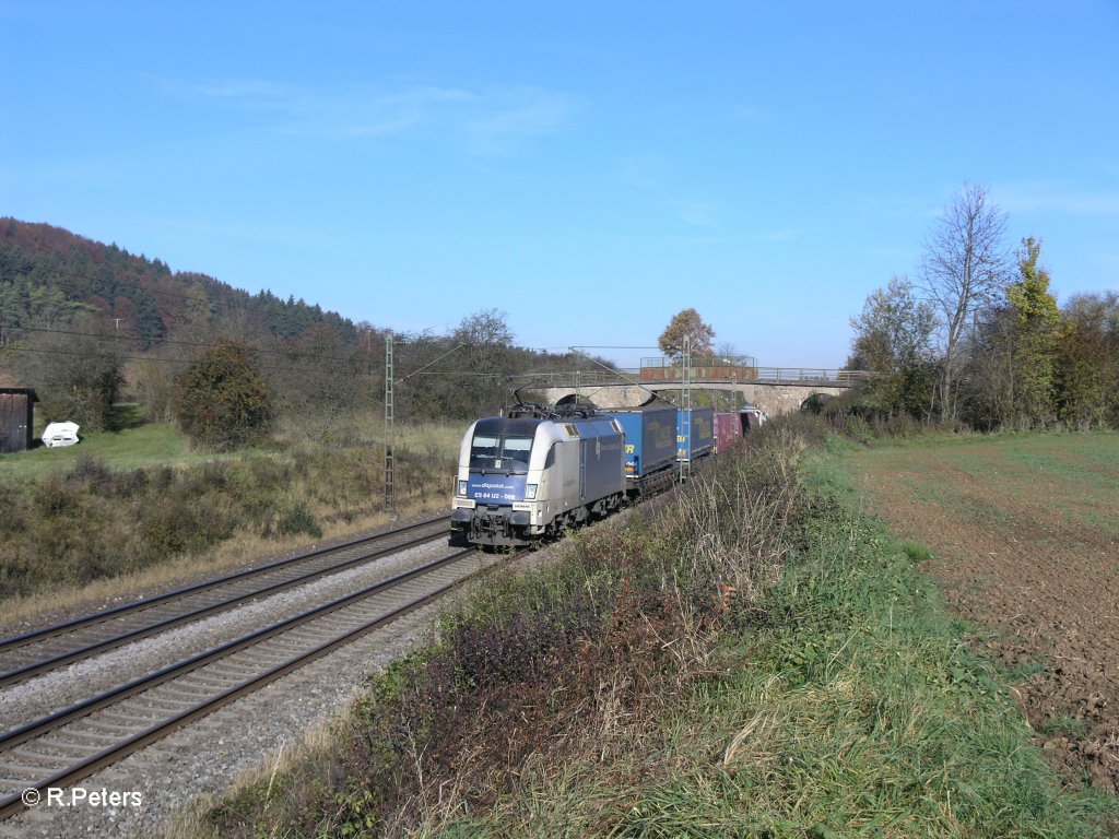 ES64 U2-068 mit einem LKW-Walter bei Dettenhofen. 29.10.10