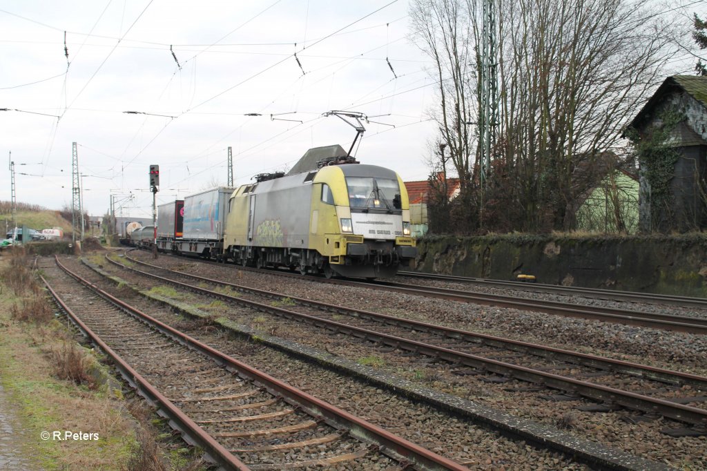 ES64 U2-095 mit einem Wechselpritschenzug in Hattenheim am Rhein. 18.12.12