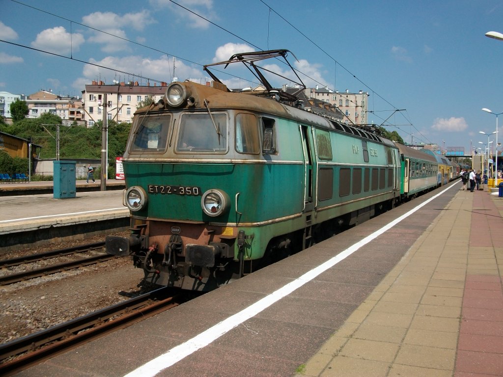 ET22-350 in den alten PKP-Farben am 31.Juli 2010 in Szczecin Glowny.