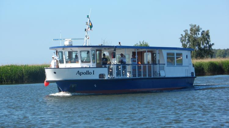 F�hrschiff  Apollo I  auf dem Peenestrom vor der Marina Kr�slin am 11.06.13 um 16:33 Uhr. Die Apollo I f�hrt Peenem�nde - Freest - Kr�slin