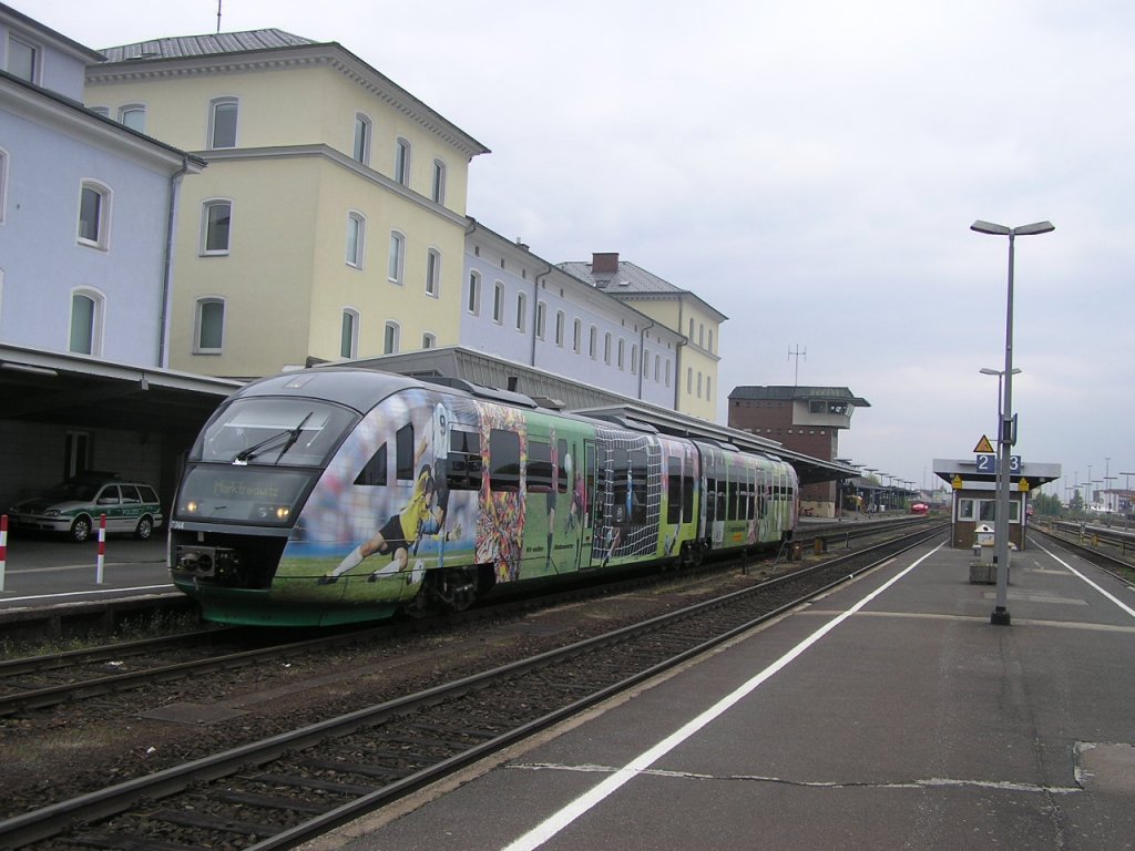 Fu�ball-Triebwagen der Vogtlandbahn in Weiden/Opf.