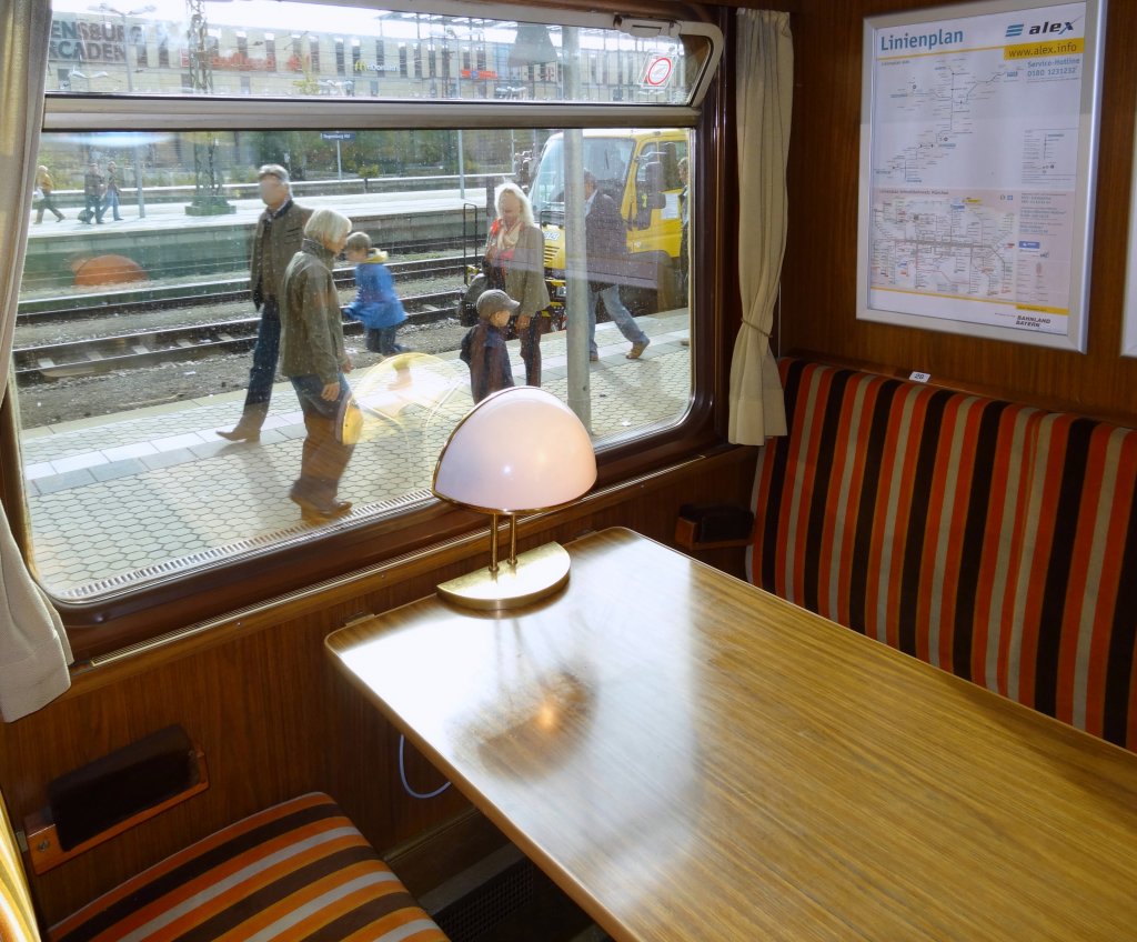 Gem�tliche Sitzecke in einem alten Speisewagen. Aufgenommen am 14.10.2012.