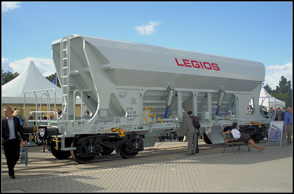 G�terwagen der Gattung Faccns 442.0 auf der InnoTrans 2012 in Berlin. Eingesetzt wird der Sch�ttgutwagen von LEGIOS (33 TEN 54 CZ-LGS 6985 097-8 Faccns 442.0, Bf Louny)