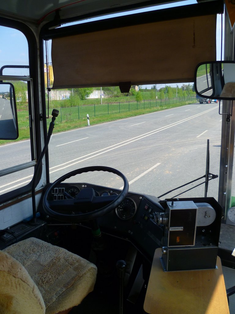 Hier der Fahrerbereich eines Ikarus 255 (man beachte die alte Kasse) am 05.05.13 zum Oldtimertreffen in Werdau.