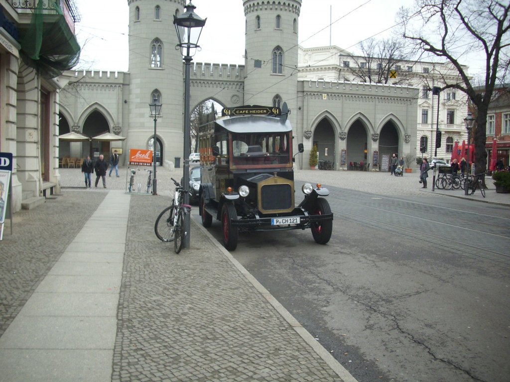 Historischer Bus in Potsdam.