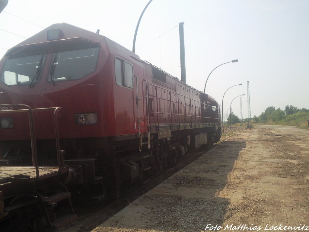Hvle BlueTiger V330.5 beim Rangieren im Bahnhof Bergen auf R�gen am 27.7.13