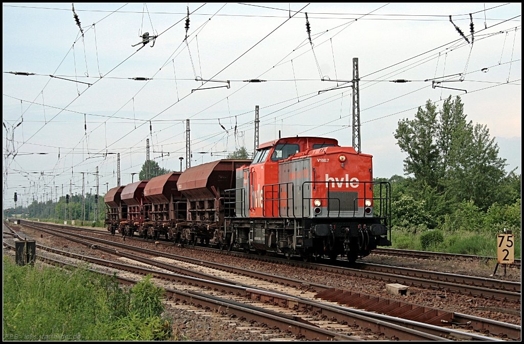 hvle V 160.7 mit Schttgut (NVR-Nummer: 92 80 1203 150-8 D-HVLE - ex DR 110 342-3, ex DR 112 342-1, ex DR/DB 202 342-2, ex DB Regio, 12.2000 Dresden zA, 10.2008 iwD HVLE, gesehen Wustermark-Priort 10.06.2010)