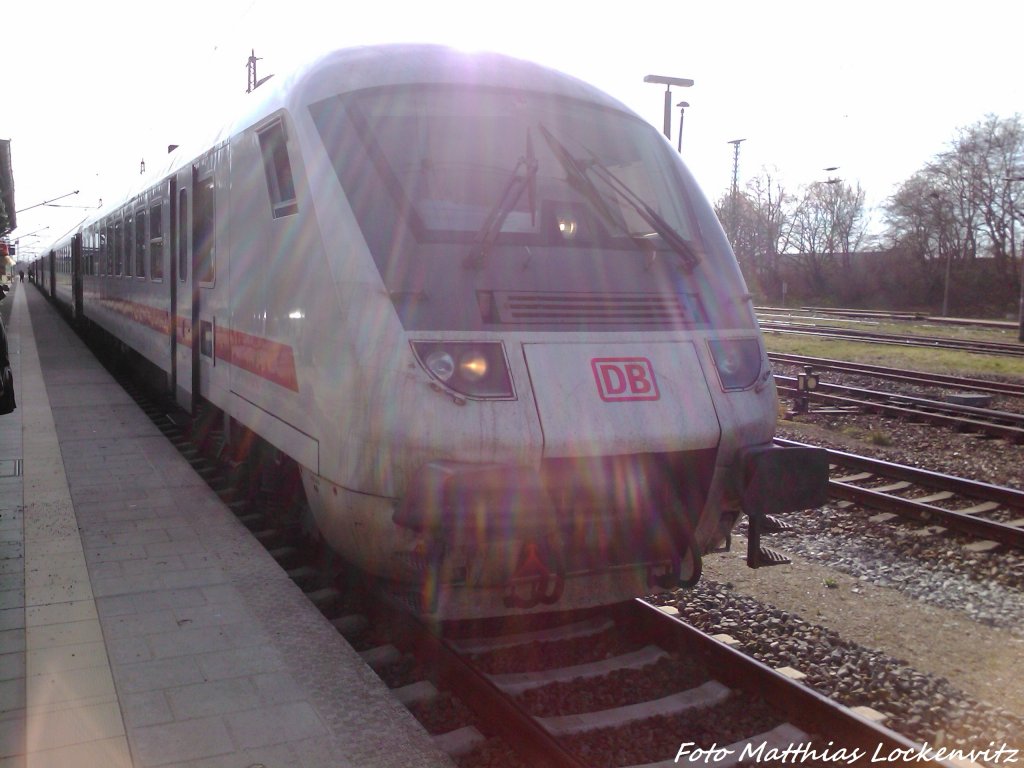 IC mit 101 069-3 am zugende mit Ziel Ostseebad Binz im Bahnhof Bergen auf R�gen am 19.4.13