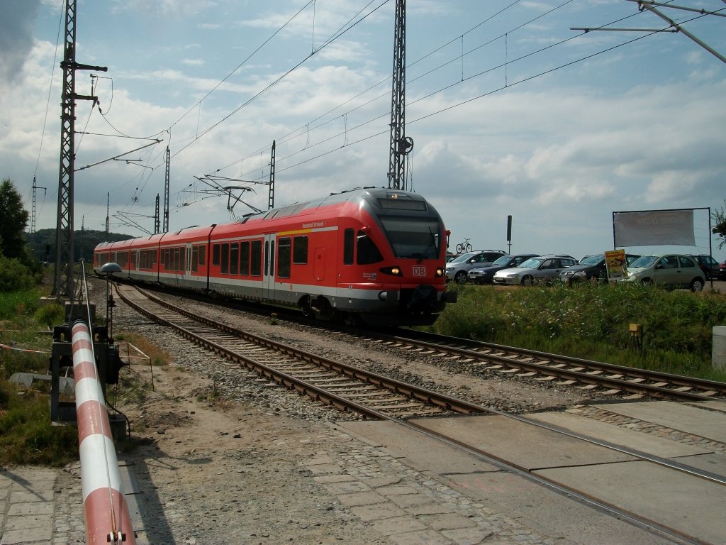 Im Einfahrbereich von Lietzow liegt der letzte Schrankenposten von Rgen,als Dieser von 429 028 am 26.Juli 2010 passiert wurde.