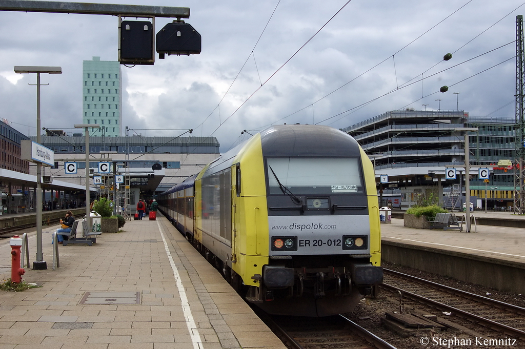 In Hamburg-Altona ist gerade die ER 20-012 (223 012-6) mit der (NOB81715) aus Westerland(Sylt) angekommen. 01.09.2011