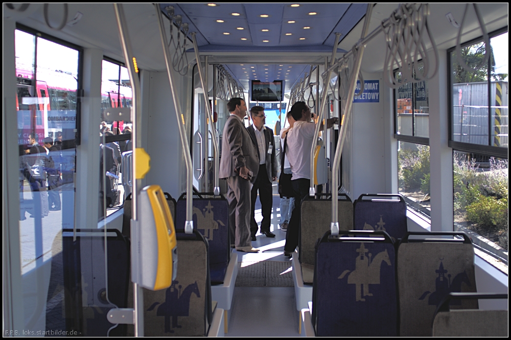 Inneneinrichtung der Bombardier Flexity Classic f�r MPK Krakow in Polen auf der InnoTrans 2012 in Berlin. Auff�llig sind die gro�en Schiebefenster zum L�ften.