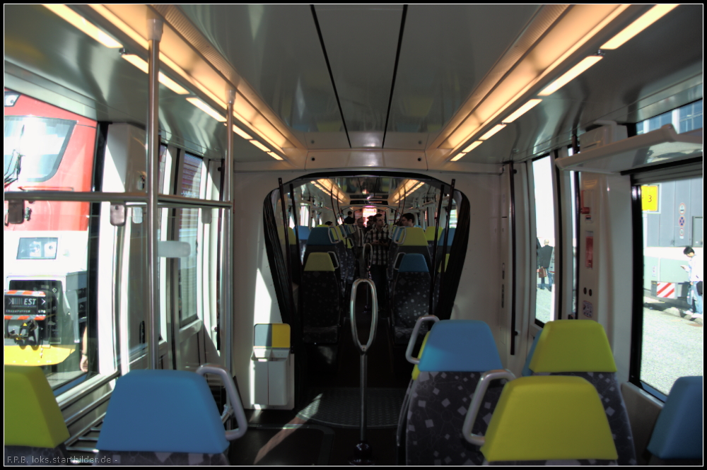 Inneneinrichtung des Citadis Dualis f�r die ter Pays de la Loire auf der InnoTrans 2012 in Berlin