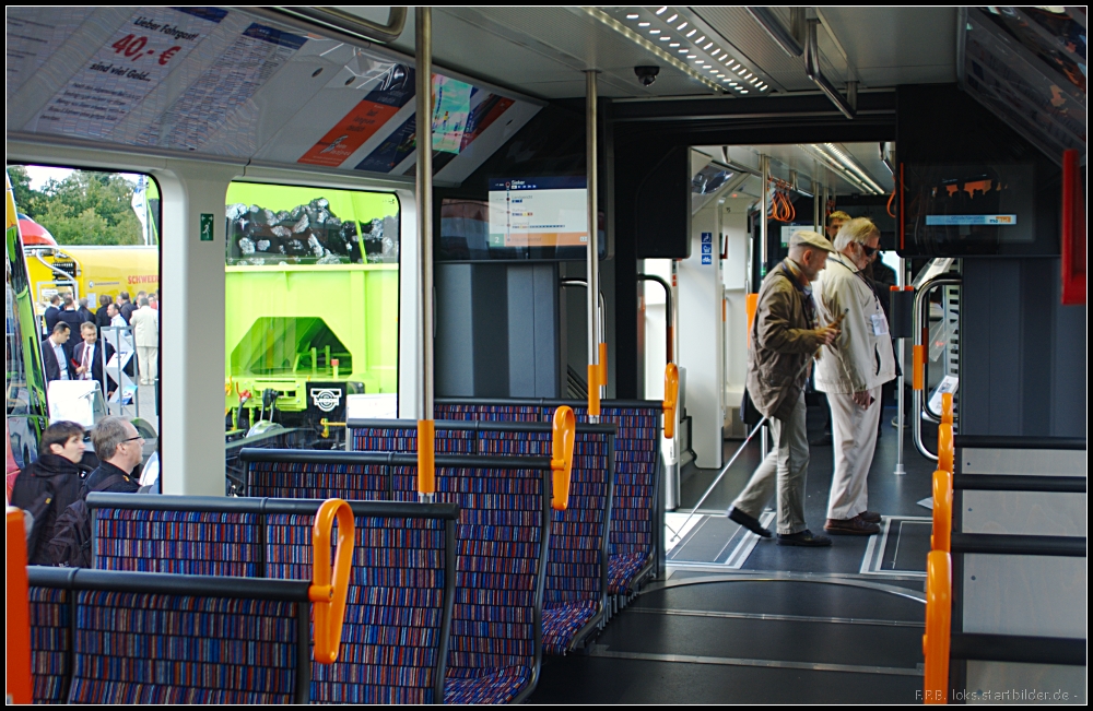 Inneneinrichtung der Gelenktriebwagen vom Typ Vamos f�r die Stadtwerke Bielefeld auf der InnoTrans 2012 in Berlin