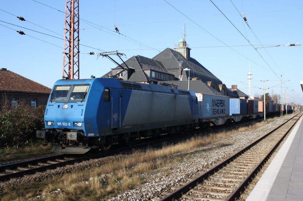 ITL / ATC 185 522-0 mit Containerzug an 26.01.2012 in Bremerhaven Hbf.