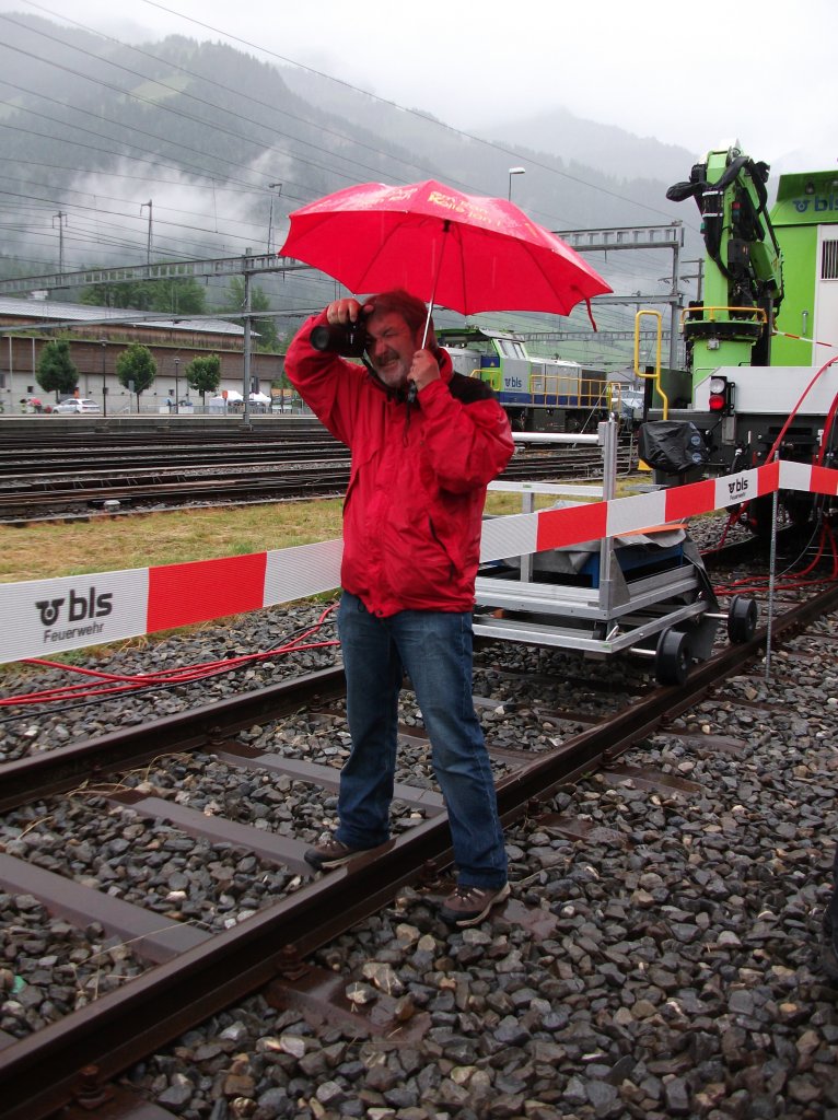 Jubilum 100 Jahre BLS in Frutigen am 29.06.2013. Am Tag als der Regen kam. Trotz Schirm musste mehrfach die Linse geputzt werden.(Peter)