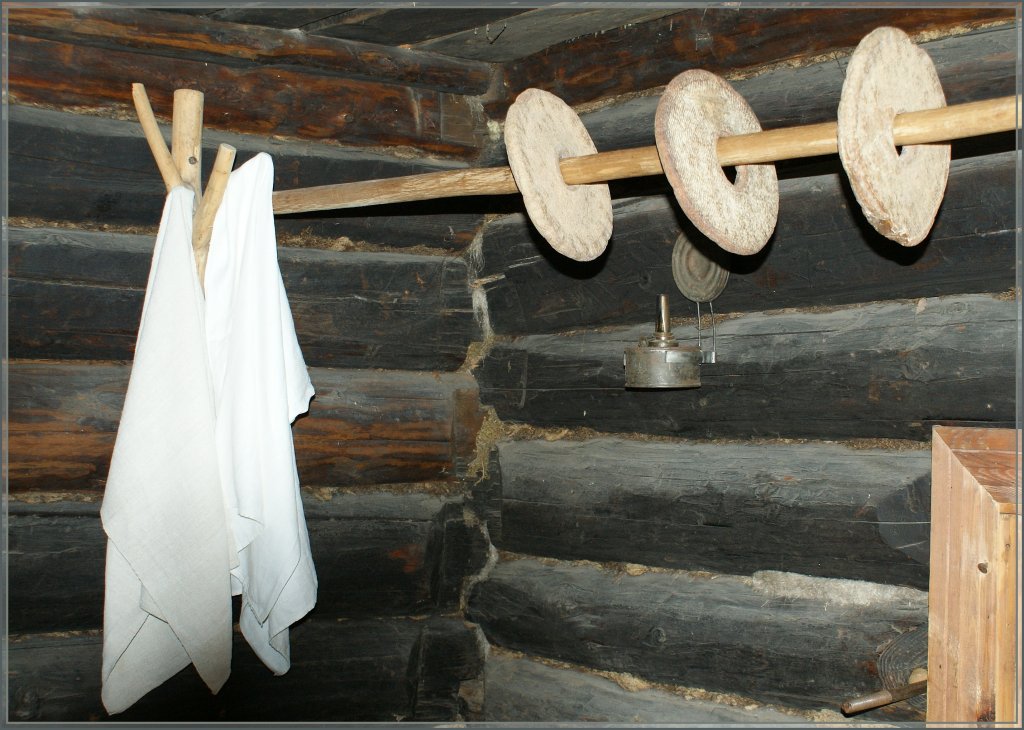 K�stlich? Zumindes Nahrhaft...
und ein Beispiel wie gut es uns heute geht. 
Einblick in eine Bauernhauskammer im Estnischen Freilichtmuseum. 
8. Mai 2012