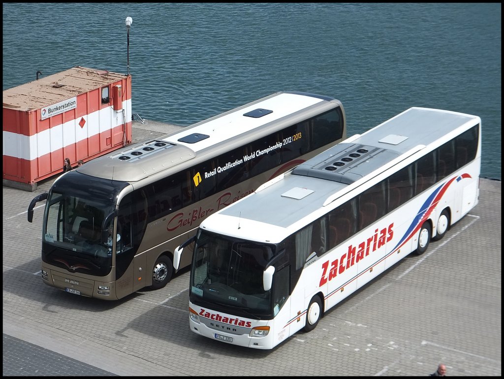 MAN Lion's Coach von Gei�ler-Reisen aus Deutschland und Setra 417 GT-HD von Zacharias aus Deutschland im Stadthafen Sassnitz.