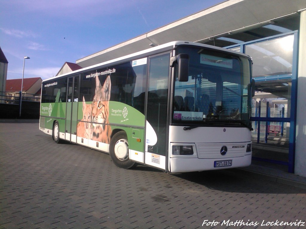MB Bus von Becker-Strelitz Reisen als SEV aufm Busbahnhof in Bergen auf R�gen am 19.4.13 