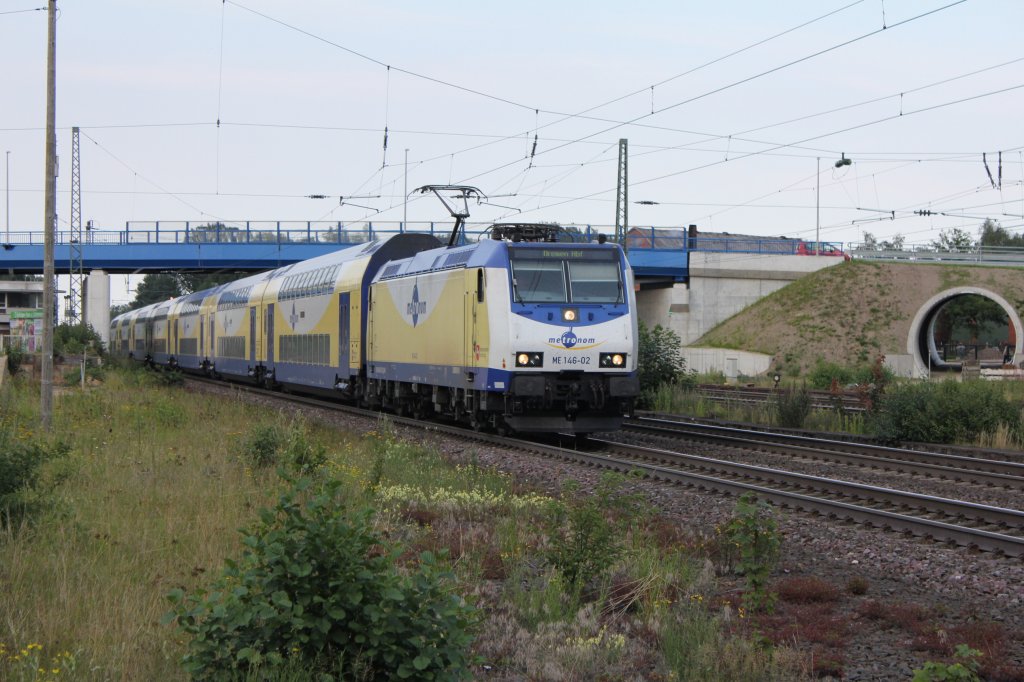 ME 146-02 mit Ihren Dostos Bei der Einfahrt im Bahnhof Tostedt am 27.07.2011