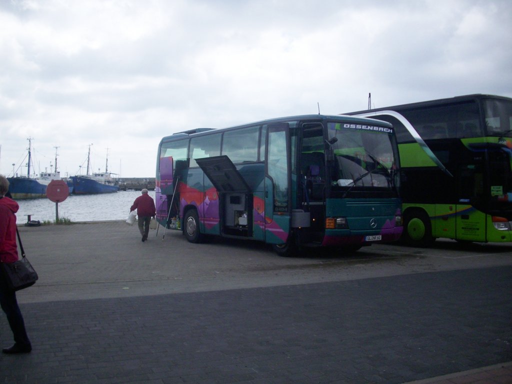 Mercedes O 404 von Ossenbach aus Deutschland im Stadthafen Sassnitz.

