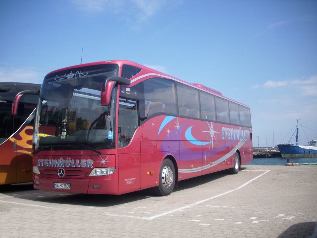 Mercedes Tourismo von Steinm�ller aus Deutschland im Stadthafen Sassnitz.