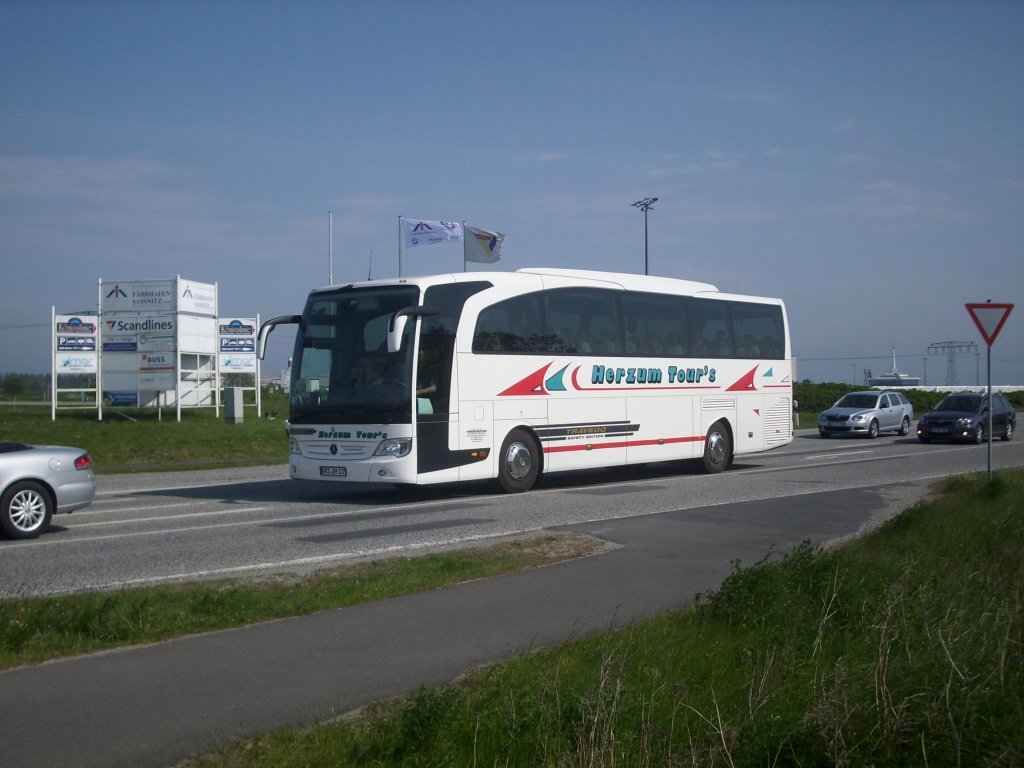 Mercedes Travego von Herzum Tour's aus Deutschland in Mukran.