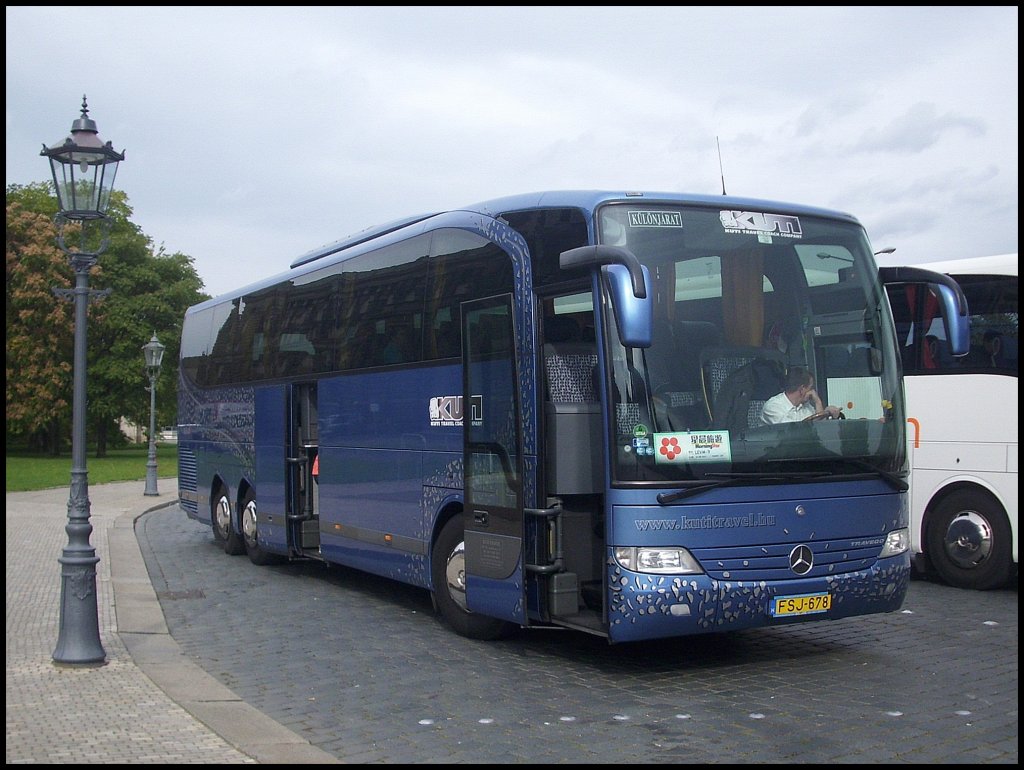 Mercedes Travego von Kuti Travel aus Ungarn in Dresden.