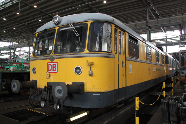 Messzug 725 004 und 726 004  abgestellt im Bahnwerk Neustrelitz (Netinera Werke GmbH)Aufgenommen am 17.06.2011