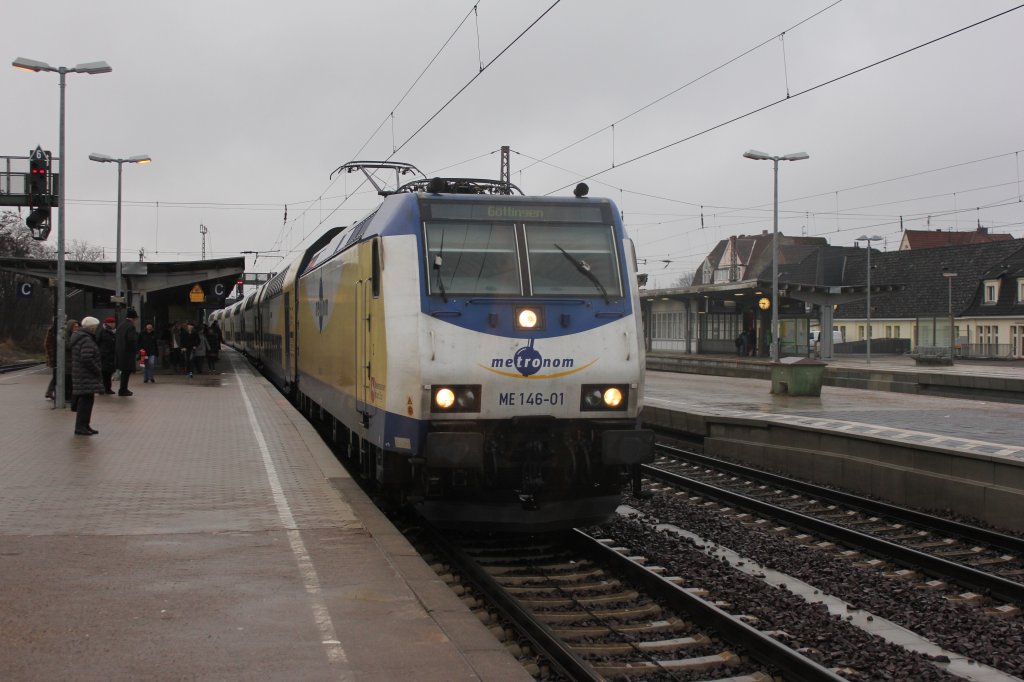 Metronom 146-01 ( 146 501-2) bei der Einfahrt im Bahnhof Celle am 02.02.2013