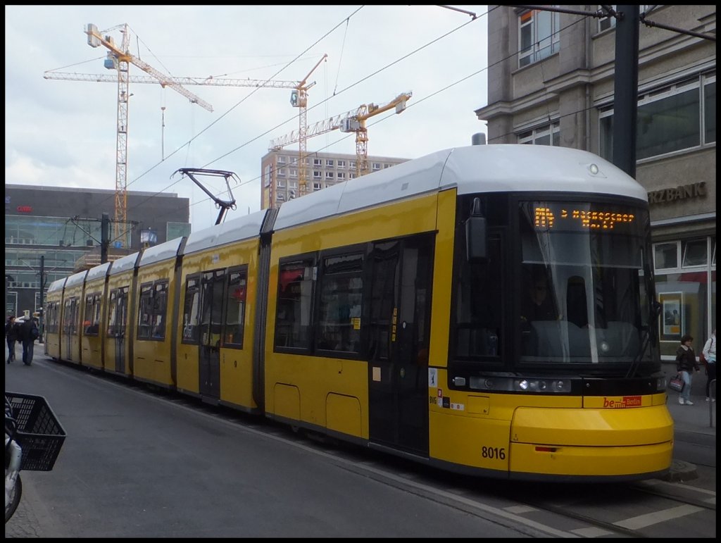 Moderne Flexity-Stra�enbahn in Berlin am Alexanderplatz.