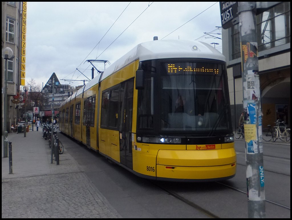 Moderne Stra�enbahn in Berlin am Alexanderplatz.

