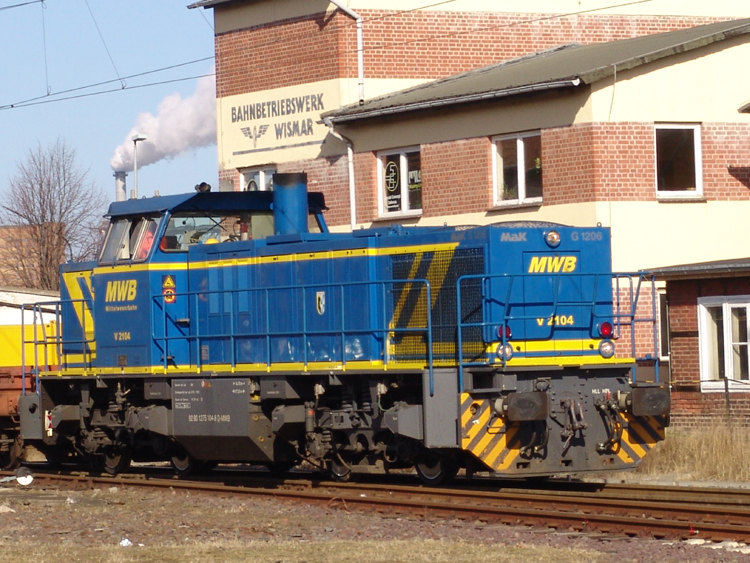 MWB 2104 beim Rangiern im Bahnhof Wismar sie fuhr spter nach Btzow.(05.03.2011)