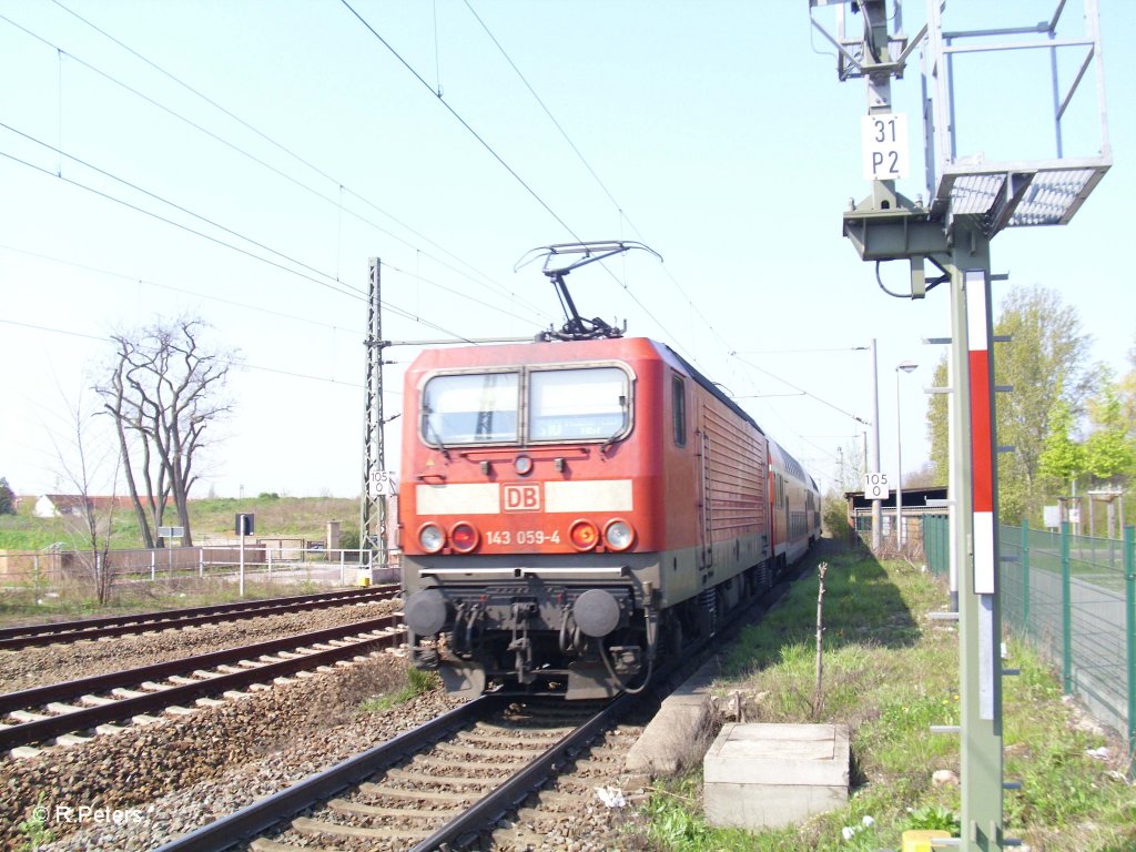 Nachschuss von 143 059-4 mit der S10 Halle in Schkeuditz. 25.04.10