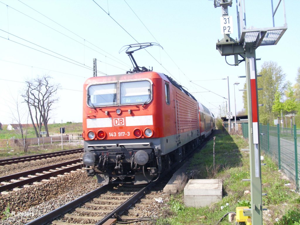 Nachschuss von 143 917-3 als S10 Halle in Schkeuditz. 25.04.10