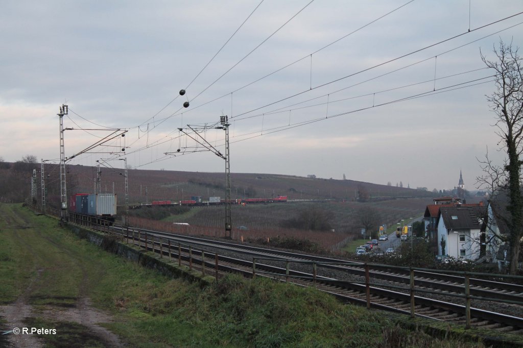 Nachschuss von 185 317-5 in den Weinbergen. 18.12.12