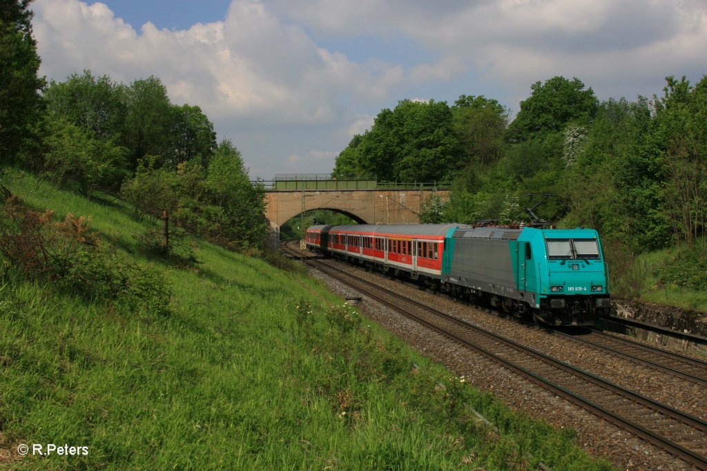 Nachschuss von 185 619-4 schiebt S3 39328 Neumarkt(Oberpfalz) - Nrnberg kurz vor Postbauer-Heng. 13.05.11